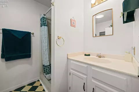 Bath - 10510 Mudbrook, Huron, OH 44839 photo 2 of 3