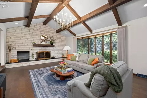 Living - 3816 James Ave, Huron, OH 44839 photo 2 of 6