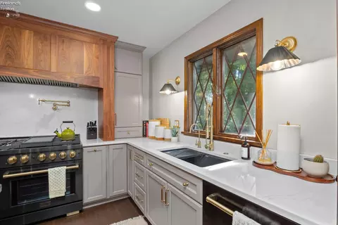 Kitchen - 3816 James Ave, Huron, OH 44839 photo 6 of 9