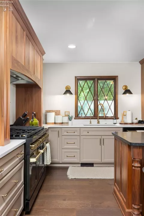 Kitchen - 3816 James Ave, Huron, OH 44839 photo 9 of 9
