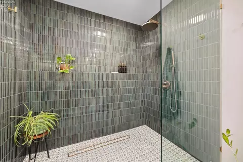 Bath - 3816 James Ave, Huron, OH 44839 photo 3 of 7