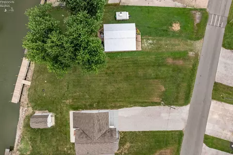 3115 W Canal Rd, Port Clinton, OH 43452