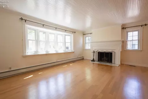 Living - 817 Seneca Ave, Huron, OH 44839 photo 4 of 8