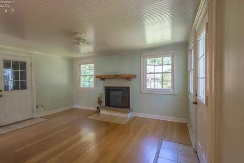 Living - 817 Seneca Ave, Huron, OH 44839 photo 6 of 8