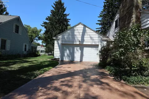 Exterior - 817 Seneca Ave, Huron, OH 44839 photo 10 of 12