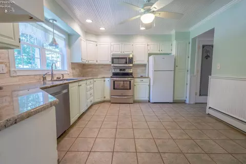 Kitchen - 817 Seneca Ave, Huron, OH 44839 photo 1 of 3