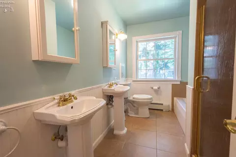 Bath - 817 Seneca Ave, Huron, OH 44839 photo 1 of 3