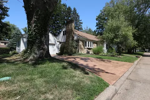 Exterior - 817 Seneca Ave, Huron, OH 44839 photo 7 of 12
