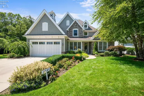 2840 N Sanctuary Dr, Port Clinton, OH 43452