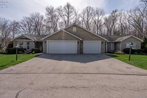 590 N Vineyard Cir, Port Clinton, OH 43452