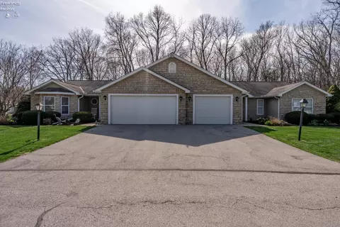 590 N Vineyard Cir, Port Clinton, OH 43452
