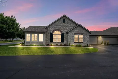 2749 N Canterbury #D, Port Clinton, OH 43452