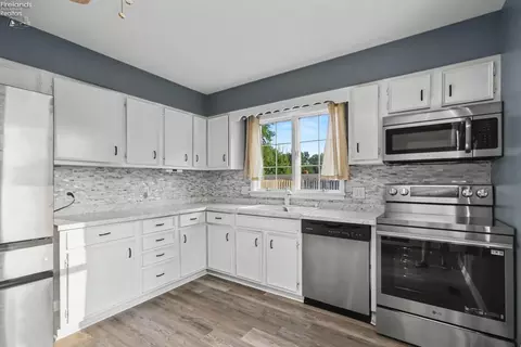 Kitchen - 570 Butte, Willard, OH 44890 photo 1 of 1