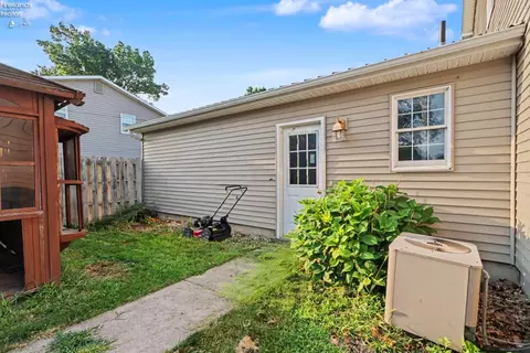 Exterior - 570 Butte, Willard, OH 44890 photo 6 of 11