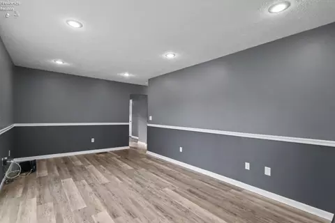 Living - 570 Butte, Willard, OH 44890 photo 2 of 3