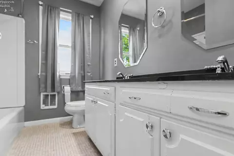 Bath - 570 Butte, Willard, OH 44890 photo 2 of 5