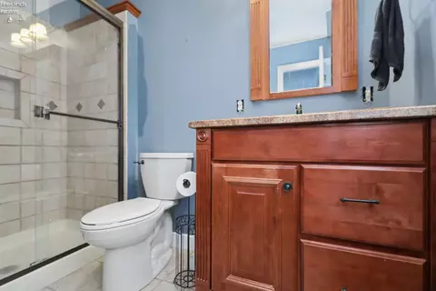 Bath - 570 Butte, Willard, OH 44890 photo 4 of 5