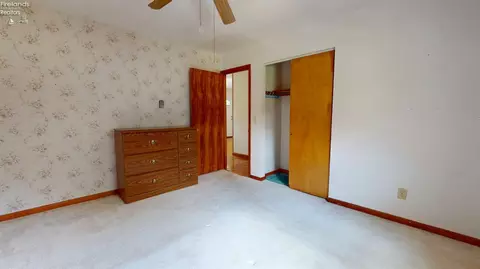 Bedroom - 3172 Washburn Rd, Willard, OH 44890 photo 2 of 5