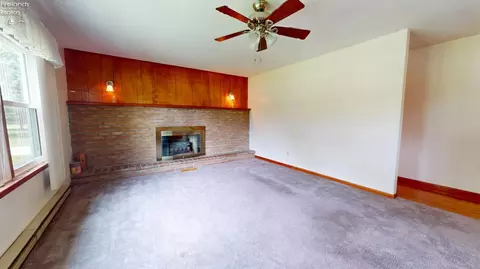 Living - 3172 Washburn Rd, Willard, OH 44890 photo 4 of 5