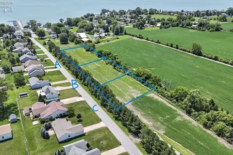 1840 S Danielle Dr, Marblehead, OH 43440 photo 2