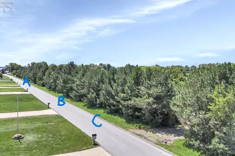 1788 S Danielle Dr, Marblehead, OH 43440