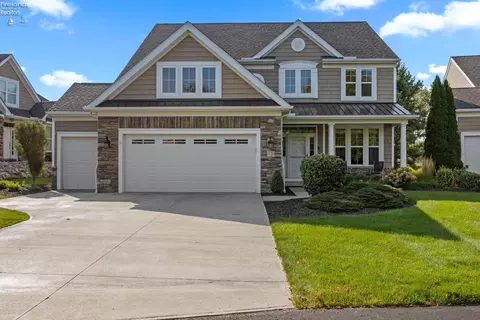 4716 Tradewinds Dr, Port Clinton, OH 43452