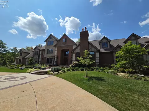 5400 Valley Pkwy, Brecksville, OH 44141
