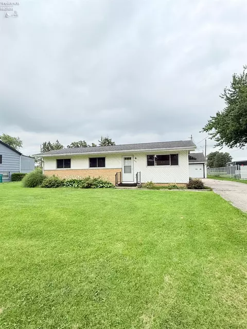 23766 W Meadow Dr, Genoa, OH 43430