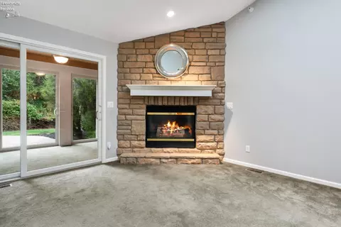 Living - 10654 E Bayshore Rd #4, Marblehead, OH 43440 photo 3 of 5