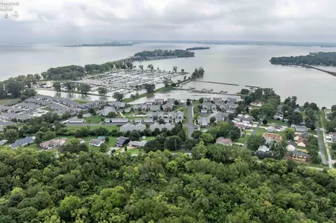 View/Area - 10654 E Bayshore Rd #4, Marblehead, OH 43440 photo 5 of 6