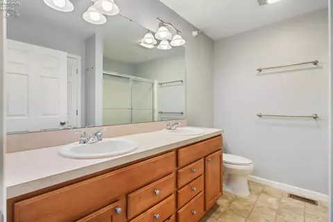 Bath - 10654 E Bayshore Rd #4, Marblehead, OH 43440 photo 2 of 2