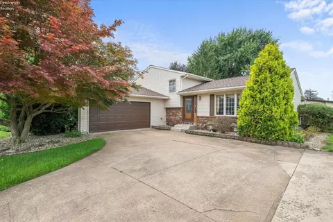317 Linden Way Dr, Sandusky, OH 44870