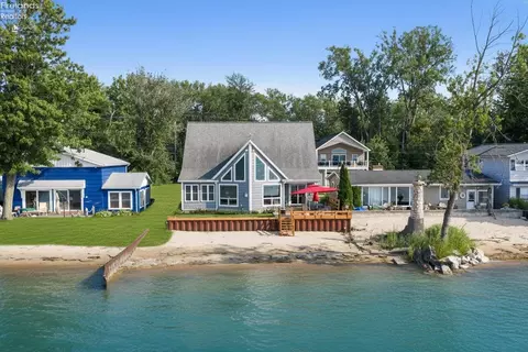 3281 E Linda Ln, Port Clinton, OH 43452