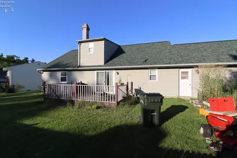 Exterior - 115 Meadowfield Ct, Elyria, OH 44035 photo 3 of 4