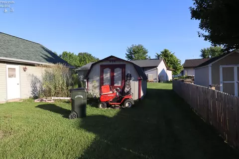 Exterior - 115 Meadowfield Ct, Elyria, OH 44035 photo 2 of 4