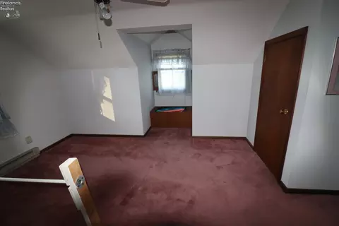 Bedroom - 115 Meadowfield Ct, Elyria, OH 44035 photo 8 of 10