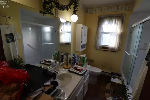 Bath - 115 Meadowfield Ct, Elyria, OH 44035 photo 5 of 5