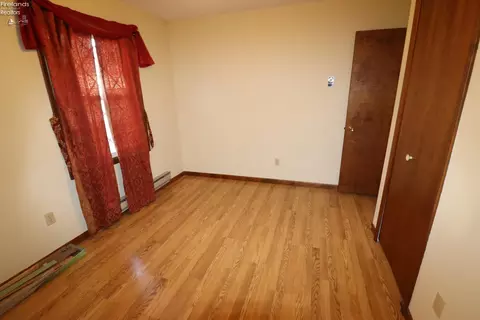 Bedroom - 115 Meadowfield Ct, Elyria, OH 44035 photo 2 of 10