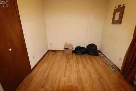 Bedroom - 115 Meadowfield Ct, Elyria, OH 44035 photo 3 of 10