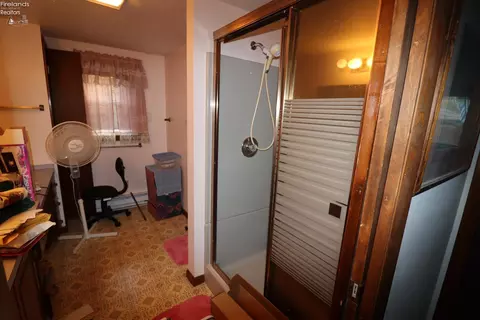 Bath - 115 Meadowfield Ct, Elyria, OH 44035 photo 3 of 5