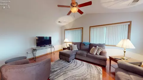 Living - 13 June Dr, Willard, OH 44890 photo 4 of 5