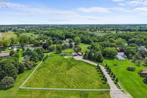 1553 NW Catawba Rd, Port Clinton, OH 43452