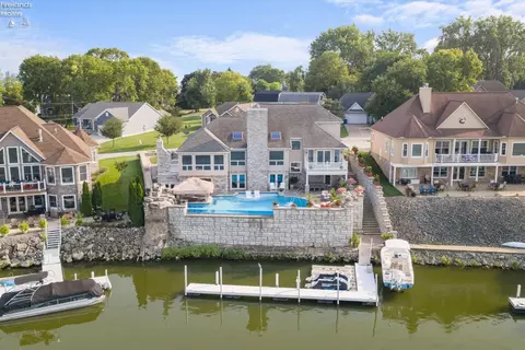 4555 E Forest Glen Ln, Marblehead, OH 43440