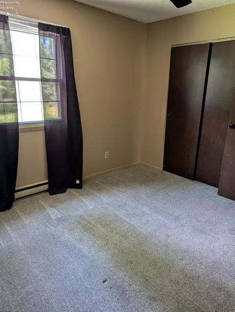 Bedroom - 25 Cherry Ave, Tiffin, OH 44883 photo 4 of 4