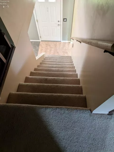 Entry Way - 25 Cherry Ave, Tiffin, OH 44883 photo 1 of 1