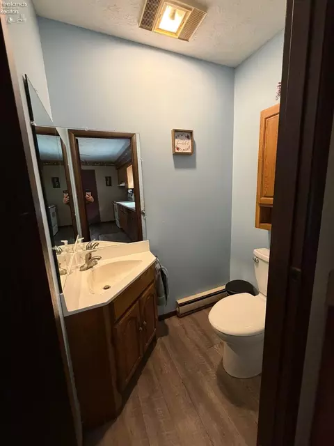 Bath - 25 Cherry Ave, Tiffin, OH 44883 photo 1 of 2