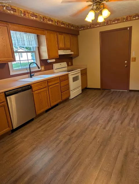 Kitchen - 25 Cherry Ave, Tiffin, OH 44883 photo 1 of 2