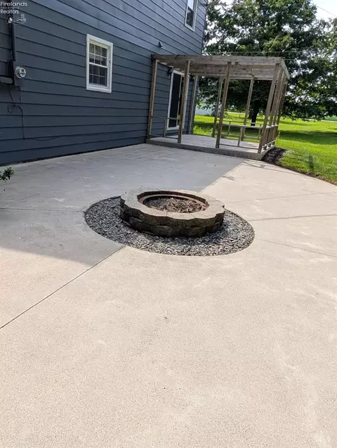 Exterior - 25 Cherry Ave, Tiffin, OH 44883 photo 3 of 3