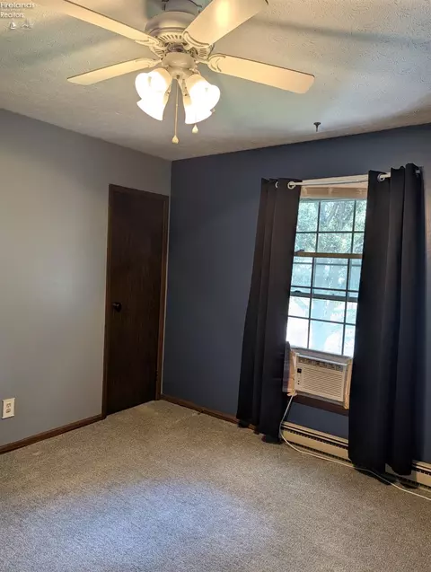 Bedroom - 25 Cherry Ave, Tiffin, OH 44883 photo 3 of 4