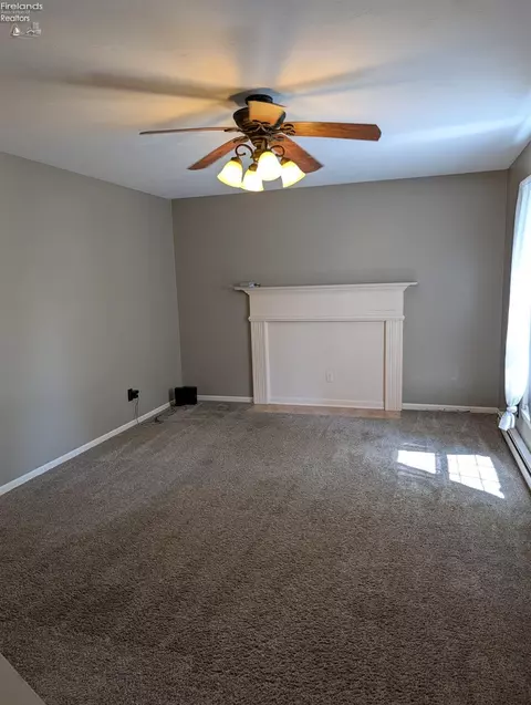 Living - 25 Cherry Ave, Tiffin, OH 44883 photo 1 of 2